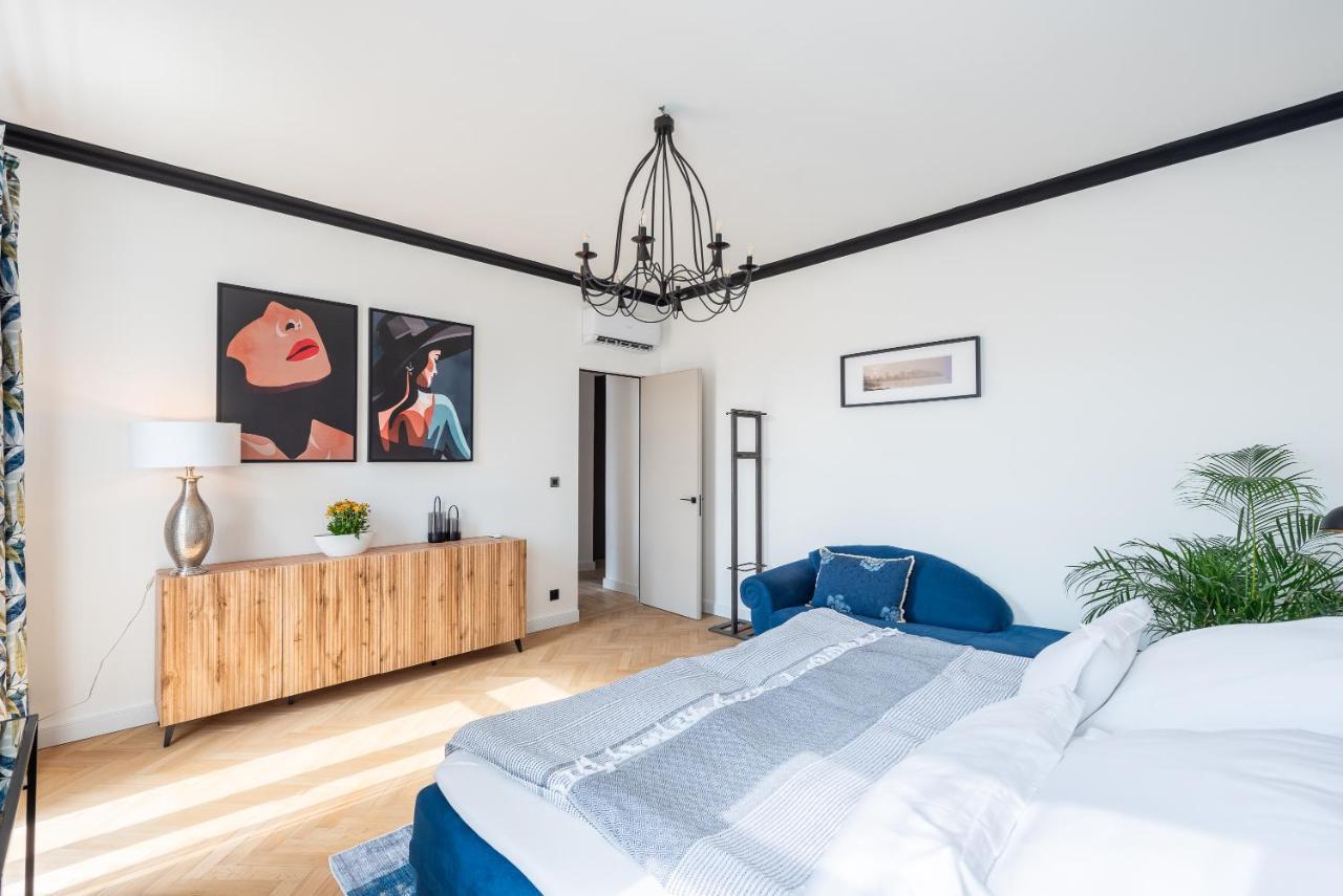 Luxury With A Balcony And A Terrace Daire